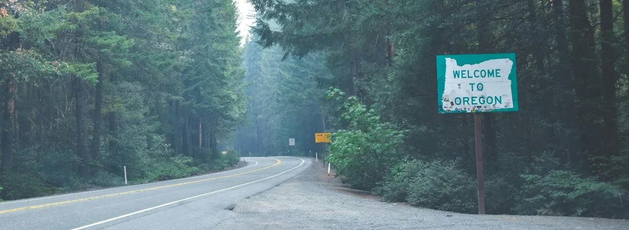 road with Oregon sign